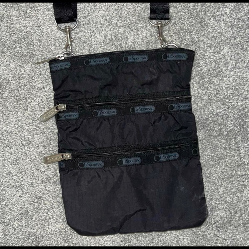 LeSportsac crossbody black bag. Perfect for summer travels!